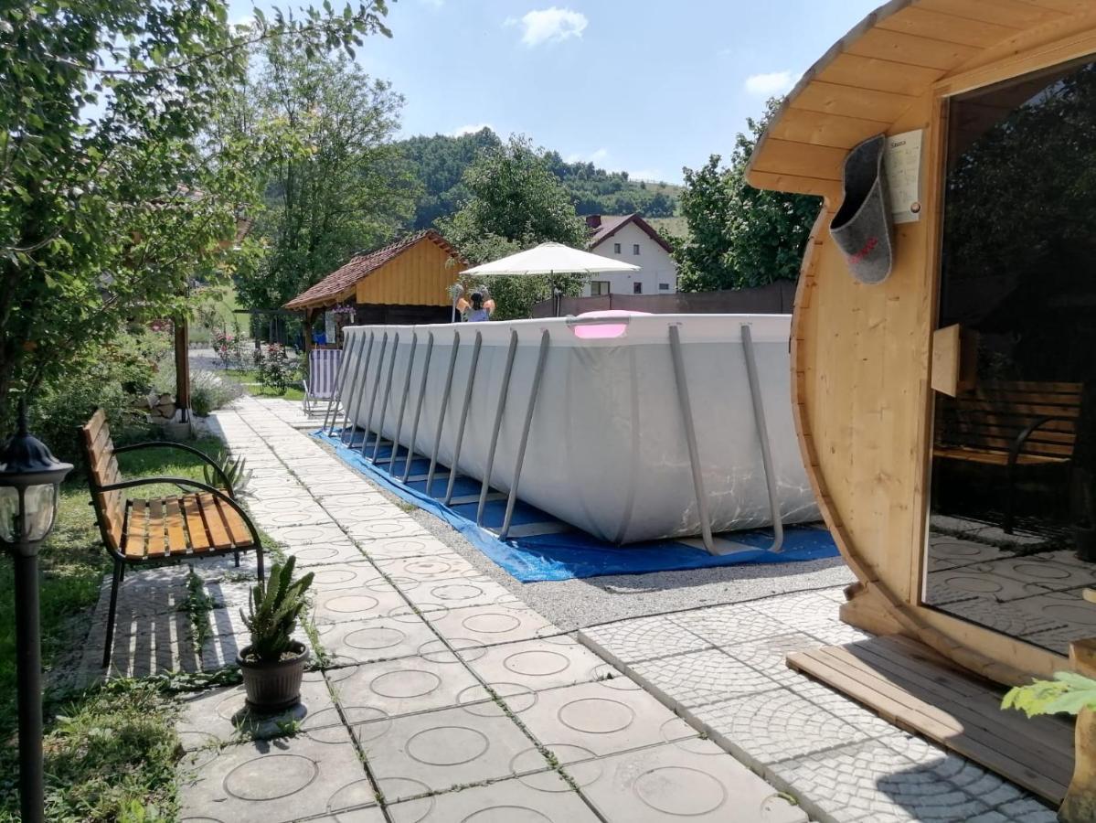 Отель Pod Orehom Drvena Kuca I Sauna Крапина Экстерьер фото