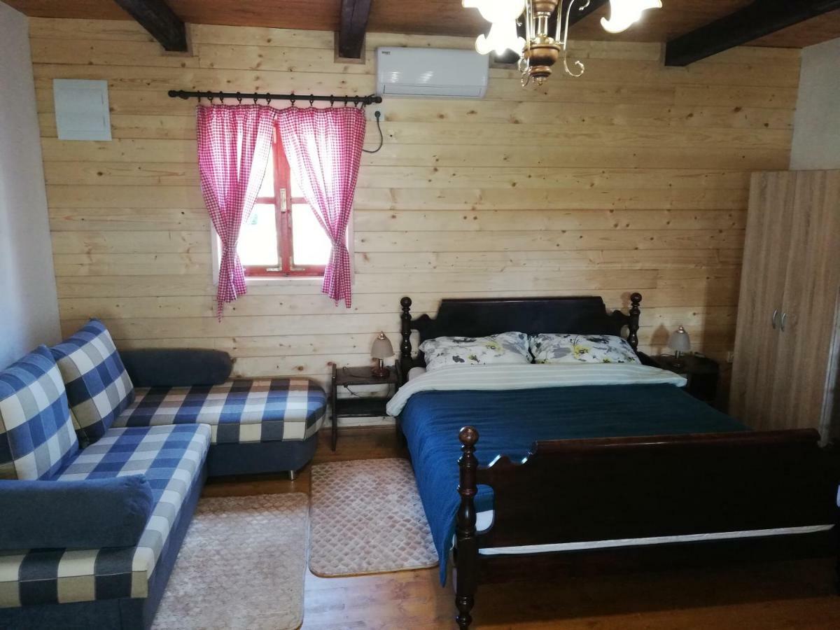 Pod Orehom Drvena Kuca I Sauna Крапина Экстерьер фото