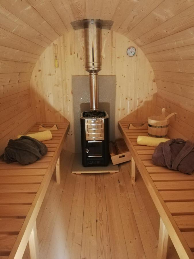 Отель Pod Orehom Drvena Kuca I Sauna Крапина Экстерьер фото