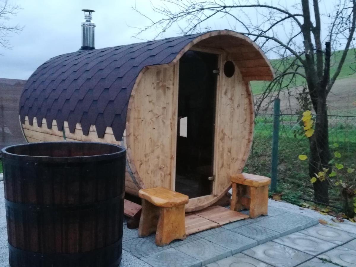 Отель Pod Orehom Drvena Kuca I Sauna Крапина Экстерьер фото