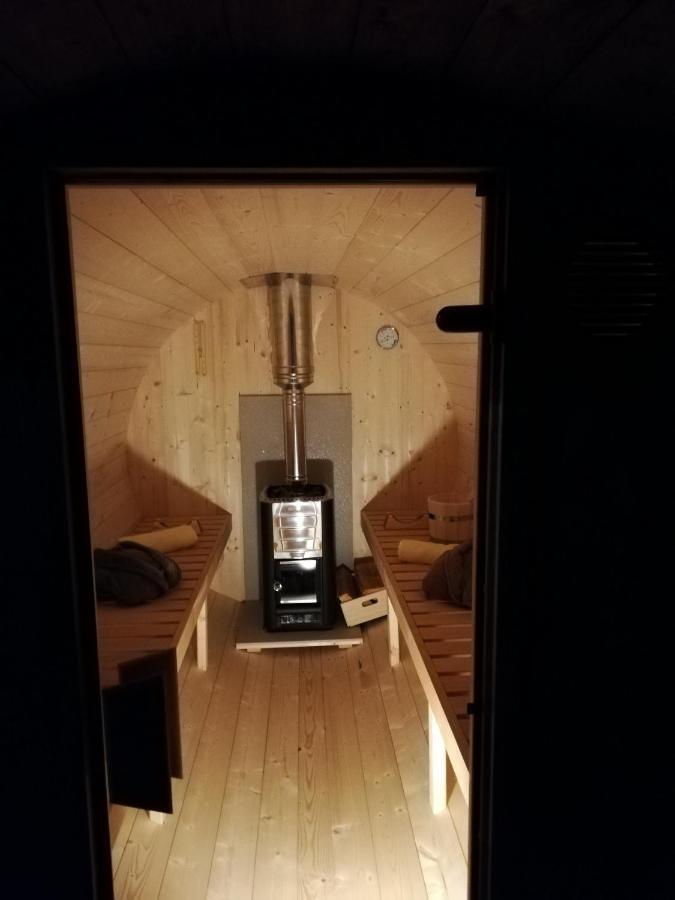 Отель Pod Orehom Drvena Kuca I Sauna Крапина Экстерьер фото