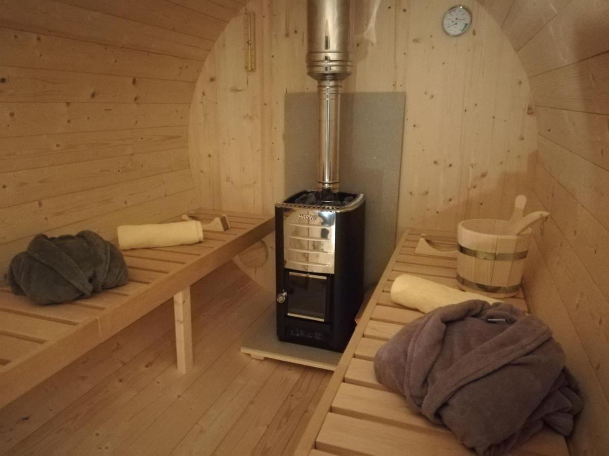 Отель Pod Orehom Drvena Kuca I Sauna Крапина Экстерьер фото